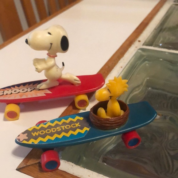Accessories - Vintage collectibles, snoopy, and Woodstock on skateboards!!
